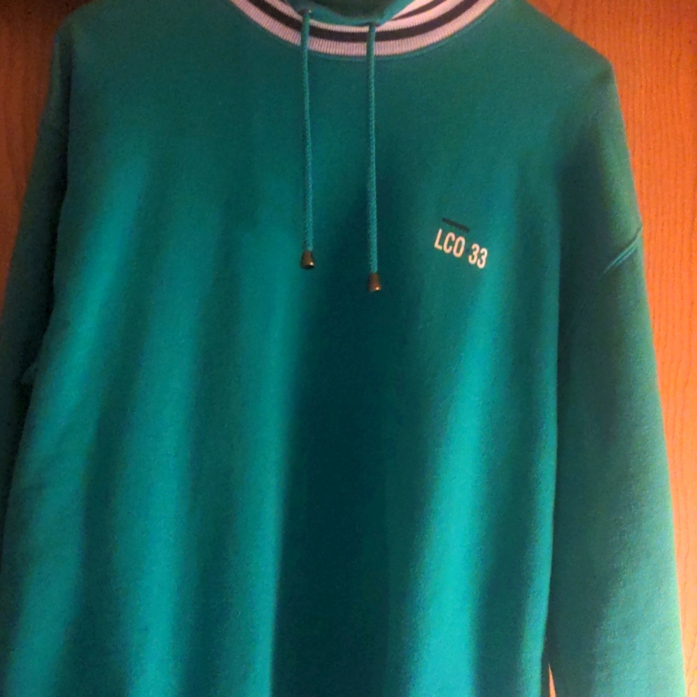 Women's Liz & Co pullover sweatshirt. 100% cotton. Draw string at neck & bottom